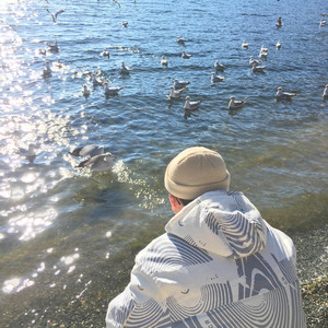 少妇看A片自慰呻吟
